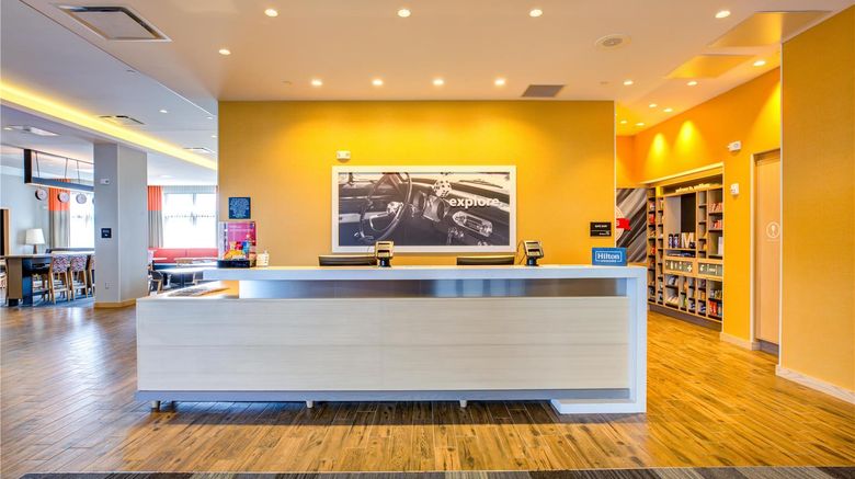 <b>Hampton Inn & Suites Boston/Waltham Lobby</b>. Images powered by <a href="https://iceportal.shijigroup.com/" title="IcePortal" target="_blank">IcePortal</a>.