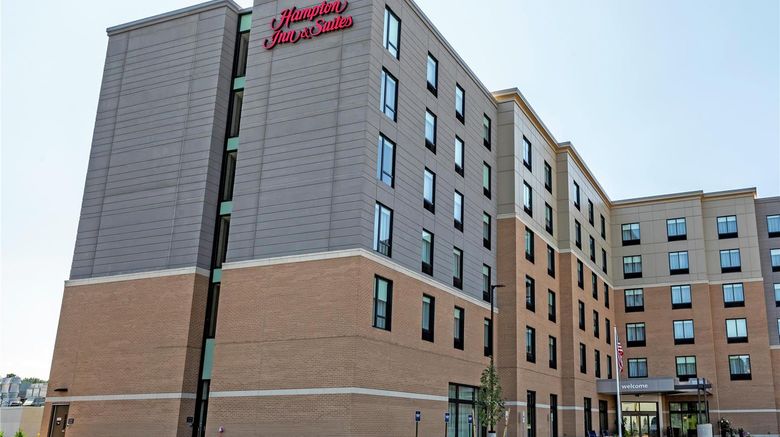 <b>Hampton Inn & Suites Boston/Waltham Exterior</b>. Images powered by <a href="https://iceportal.shijigroup.com/" title="IcePortal" target="_blank">IcePortal</a>.