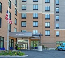 Hampton Inn & Suites Boston/Waltham Exterior