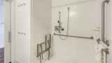 <b>Hampton Inn & Suites Boston/Waltham Room</b>. Images powered by <a href="https://iceportal.shijigroup.com/" title="IcePortal" target="_blank">IcePortal</a>.