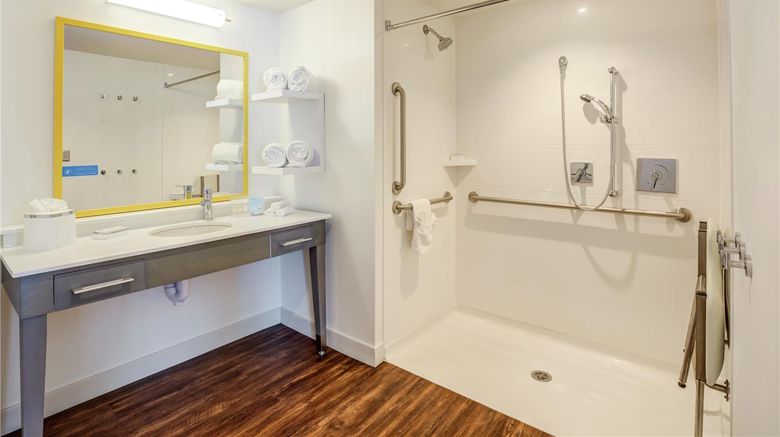 <b>Hampton Inn & Suites Boston/Waltham Room</b>. Images powered by <a href="https://iceportal.shijigroup.com/" title="IcePortal" target="_blank">IcePortal</a>.