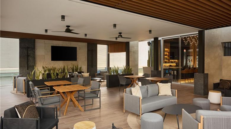 <b>Hilton Garden Inn Chihuahua Lobby</b>. Images powered by <a href="https://iceportal.shijigroup.com/" title="IcePortal" target="_blank">IcePortal</a>.