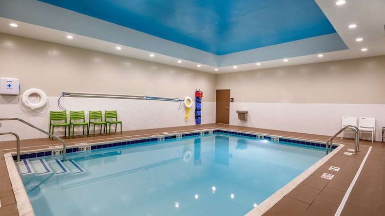 Hampton Inn by Hilton Paramus Pool