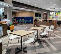 Tru by Hilton Farmville Lobby
