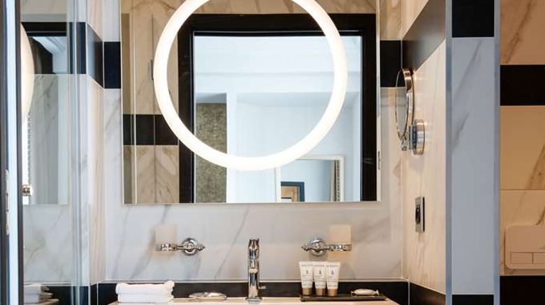 <b>Niepce Paris Hotel, Curio Collection Room</b>. Images powered by <a href="https://iceportal.shijigroup.com/" title="IcePortal" target="_blank">IcePortal</a>.