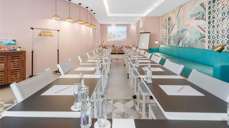 <b>Mercure Villeneuve Loubet Plage Meeting</b>. Images powered by <a href="https://iceportal.shijigroup.com/" title="IcePortal" target="_blank">IcePortal</a>.