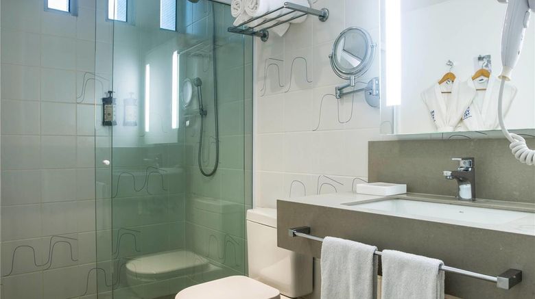 <b>Novotel Rio de Janeiro Leme Room</b>. Images powered by <a href="https://iceportal.shijigroup.com/" title="IcePortal" target="_blank">IcePortal</a>.