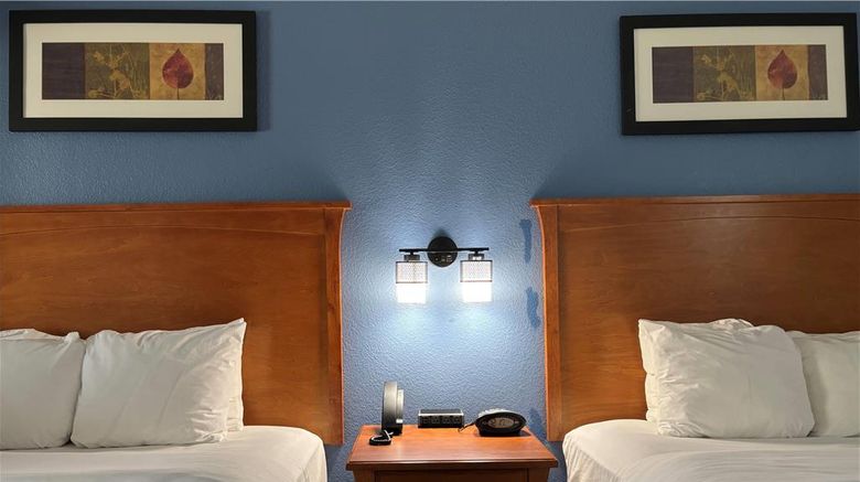 <b>Baymont Inn & Suites Marion Room</b>. Images powered by <a href="https://iceportal.shijigroup.com/" title="IcePortal" target="_blank">IcePortal</a>.