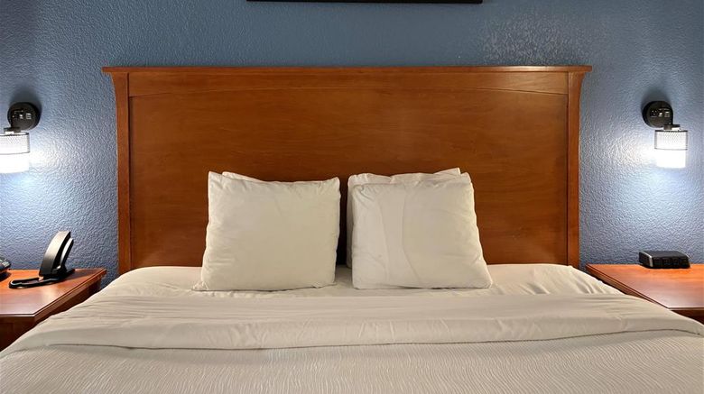 <b>Baymont Inn & Suites Marion Room</b>. Images powered by <a href="https://iceportal.shijigroup.com/" title="IcePortal" target="_blank">IcePortal</a>.