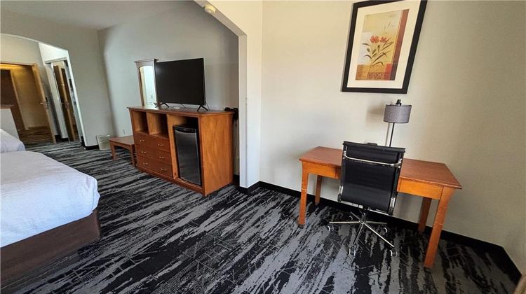 Baymont Inn & Suites Marion Room
