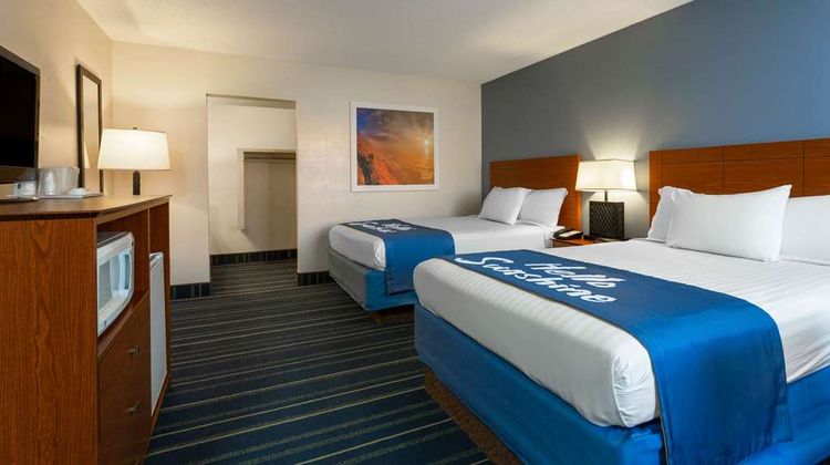 Days Inn Breezewood Room