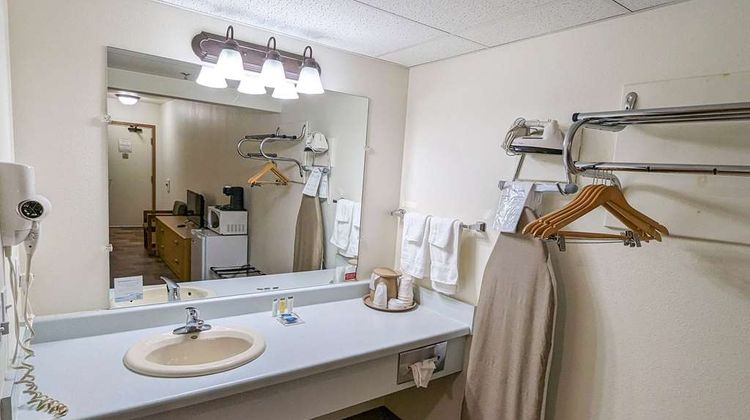 Travelodge Inn & Suites Deadwood Room
