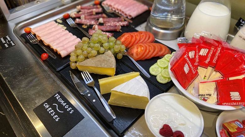 <b>Best Western Journel St Laurent du Var Restaurant</b>. Images powered by <a href="https://iceportal.shijigroup.com/" title="IcePortal" target="_blank">IcePortal</a>.