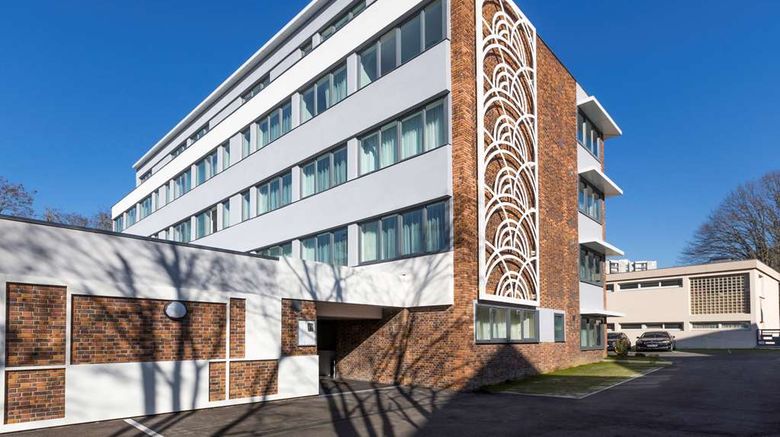 <b>Best Western Hotel Journel Paris Sud Exterior</b>. Images powered by <a href="https://iceportal.shijigroup.com/" title="IcePortal" target="_blank">IcePortal</a>.