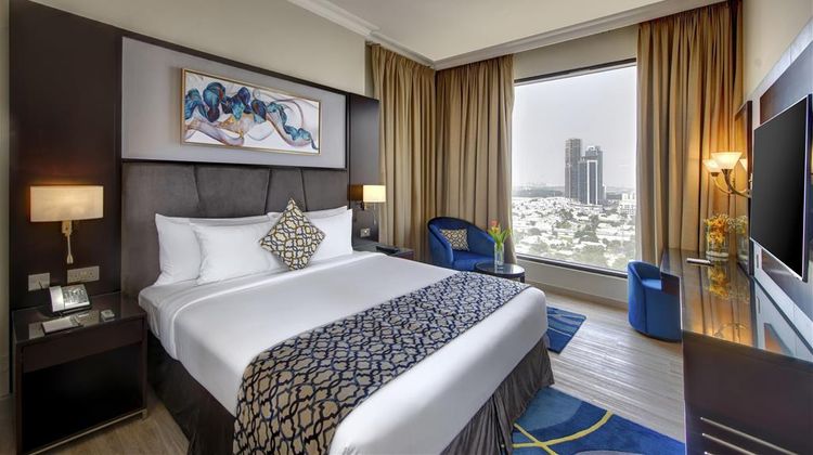 Two Seasons Hotel & Apartments Room