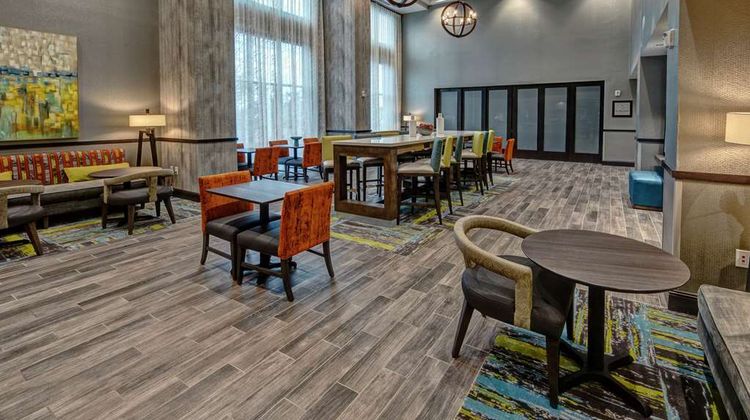Hampton Inn & Suites Nashville Lobby