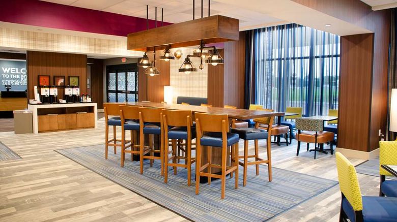 <b>Hampton Inn Lebanon Lobby</b>. Images powered by <a href="https://iceportal.shijigroup.com/" title="IcePortal" target="_blank">IcePortal</a>.