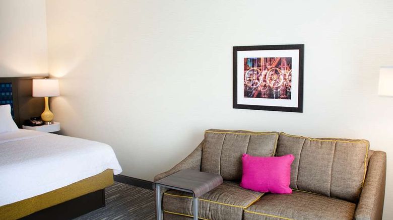 <b>Hampton Inn Lebanon Room</b>. Images powered by <a href="https://iceportal.shijigroup.com/" title="IcePortal" target="_blank">IcePortal</a>.