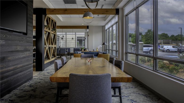 <b>Hilton Garden Inn Jackson Lobby</b>. Images powered by <a href="https://iceportal.shijigroup.com/" title="IcePortal" target="_blank">IcePortal</a>.