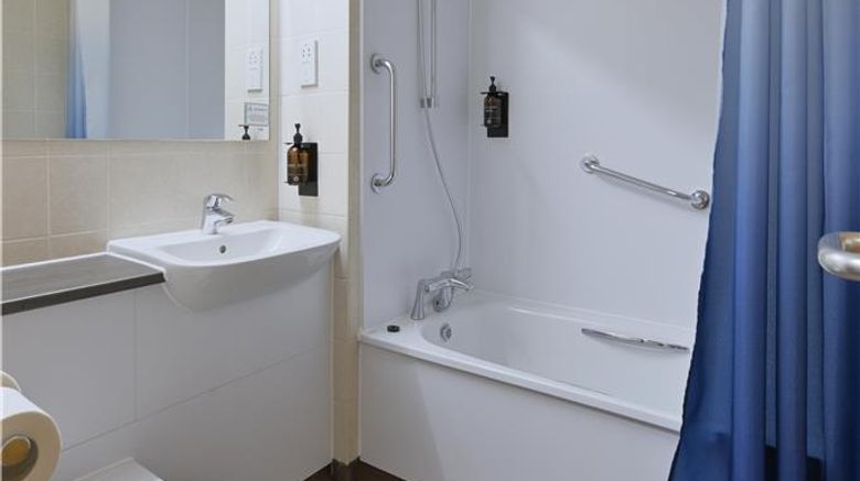 <b>Travelodge Alfreton Room</b>. Images powered by <a href="https://iceportal.shijigroup.com/" title="IcePortal" target="_blank">IcePortal</a>.