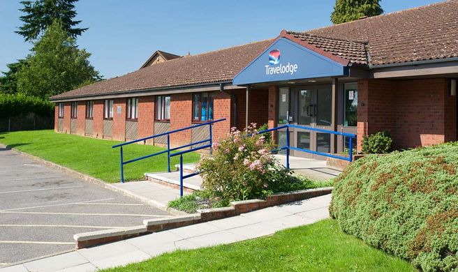 Travelodge Alton Four Marks Exterior