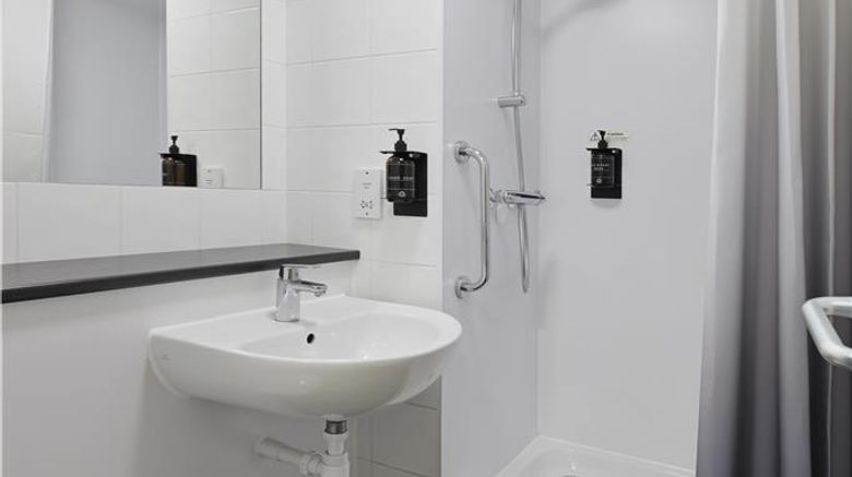 <b>Travelodge-Stonehenge Room</b>. Images powered by <a href="https://iceportal.shijigroup.com/" title="IcePortal" target="_blank">IcePortal</a>.