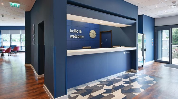 Travelodge Aylesbury Lobby
