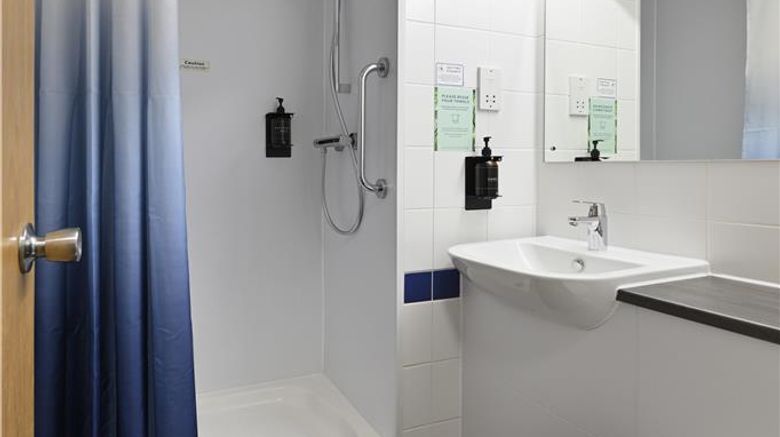 <b>Travelodge Basildon Room</b>. Images powered by <a href="https://iceportal.shijigroup.com/" title="IcePortal" target="_blank">IcePortal</a>.