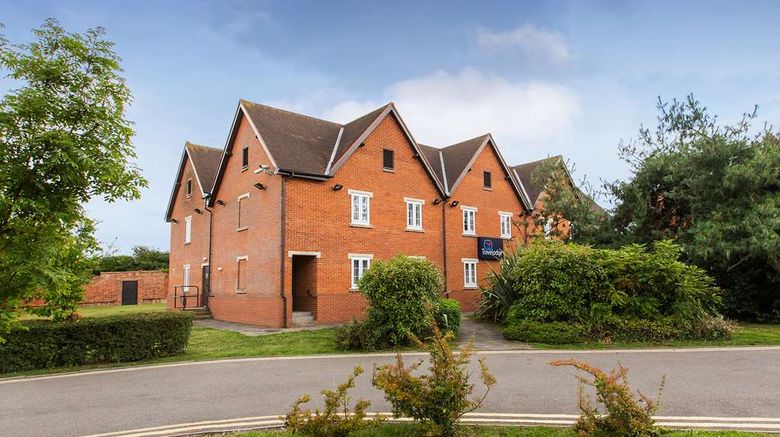 <b>Travelodge Basildon/Wickford Exterior</b>. Images powered by <a href="https://iceportal.shijigroup.com/" title="IcePortal" target="_blank">IcePortal</a>.