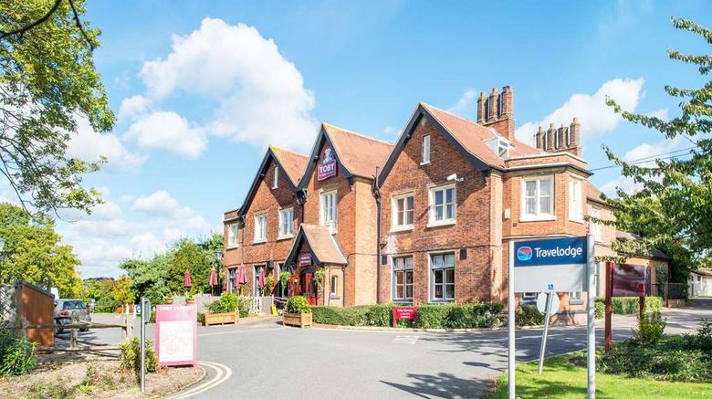 <b>Travelodge Basildon/Wickford Exterior</b>. Images powered by <a href="https://iceportal.shijigroup.com/" title="IcePortal" target="_blank">IcePortal</a>.