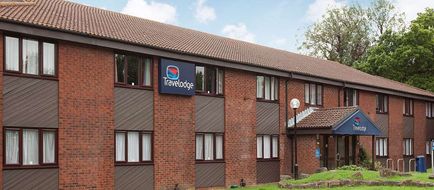 Travelodge Basingstoke Exterior