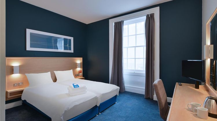 Travelodge Bath Room