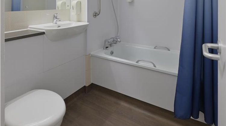 Travelodge Birmingham Oldbury Room