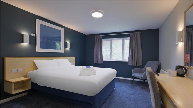 Travelodge Birmingham Oldbury Room