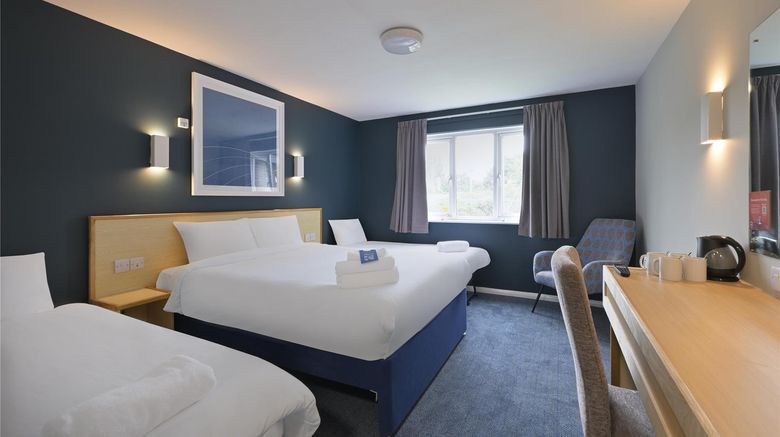 <b>Travelodge Birmingham Oldbury Room</b>. Images powered by <a href="https://iceportal.shijigroup.com/" title="IcePortal" target="_blank">IcePortal</a>.