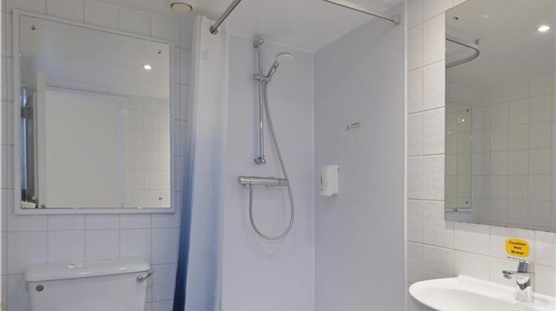 <b>Travelodge Birmingham Sheldon Room</b>. Images powered by <a href="https://iceportal.shijigroup.com/" title="IcePortal" target="_blank">IcePortal</a>.