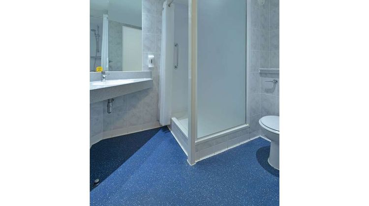 Travelodge Birmingham Streetly Hotel Room