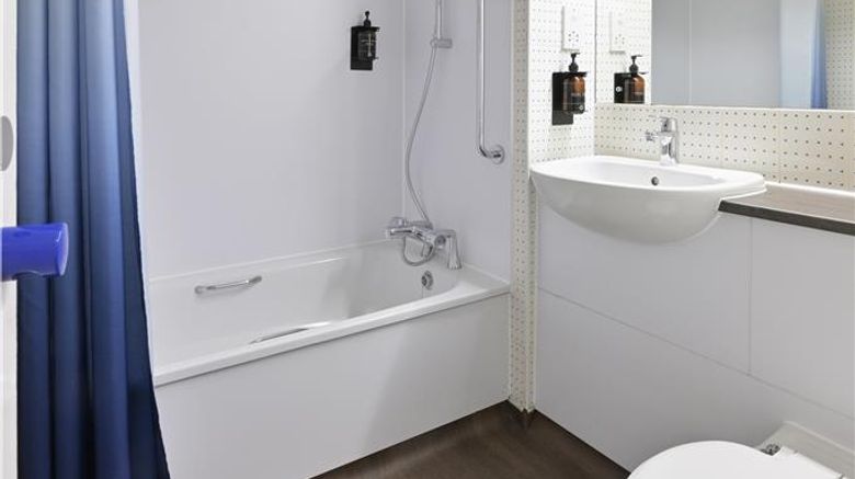 <b>Travelodge Birmingham Yardley Room</b>. Images powered by <a href="https://iceportal.shijigroup.com/" title="IcePortal" target="_blank">IcePortal</a>.