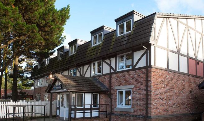 Travelodge Bournemouth Cooper Dean Exterior