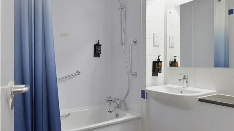 <b>Travelodge Brentwood East Horndon Room</b>. Images powered by <a href="https://iceportal.shijigroup.com/" title="IcePortal" target="_blank">IcePortal</a>.