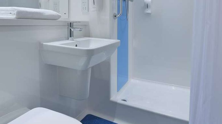 <b>Travelodge Bridgwater Room</b>. Images powered by <a href="https://iceportal.shijigroup.com/" title="IcePortal" target="_blank">IcePortal</a>.