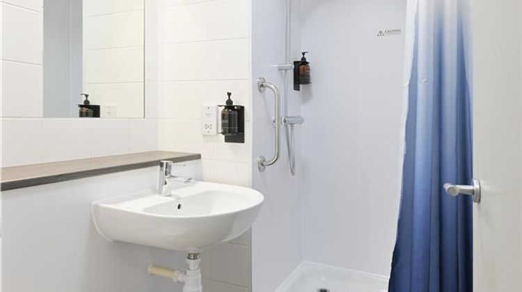 Travelodge Bromborough Room