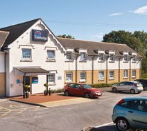 Travelodge Cardiff Airport Hotel Exterior