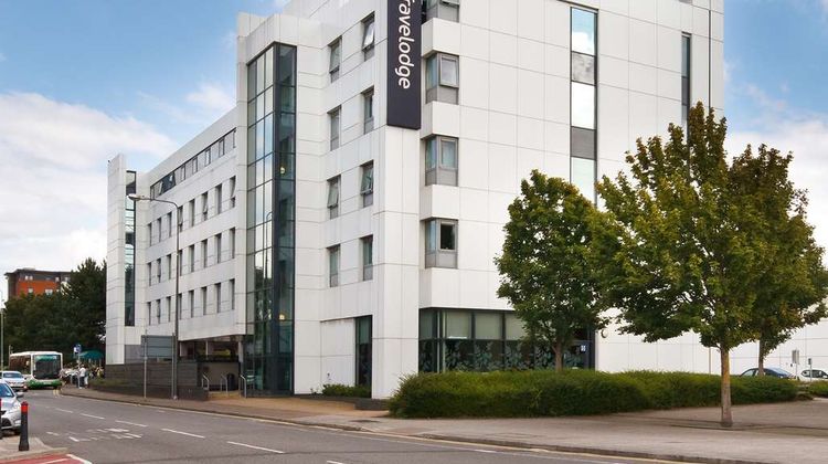 Travelodge Cardiff Atlantic Wharf Exterior
