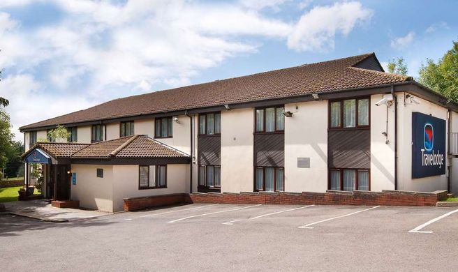 Travelodge Cardiff Llanedeyrn Exterior