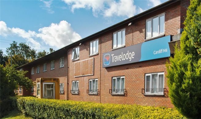 Travelodge Cardiff M4 Exterior