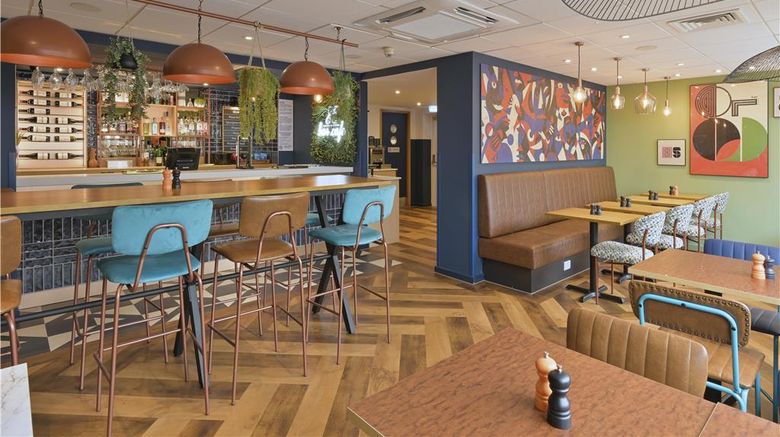 <b>Travelodge Caterham Whyteleafe Restaurant</b>. Images powered by <a href="https://iceportal.shijigroup.com/" title="IcePortal" target="_blank">IcePortal</a>.