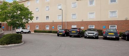 Travelodge Cheltenham Exterior