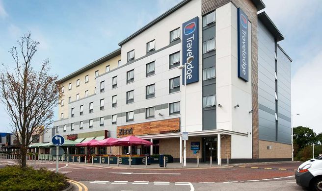 Travelodge Cheshire Oaks Exterior