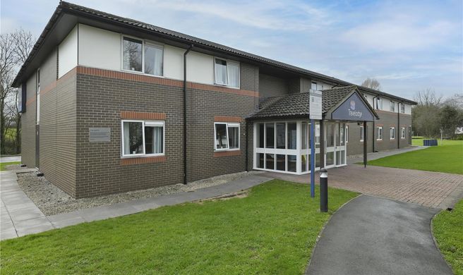 Travelodge Leigh Delamere West Exterior